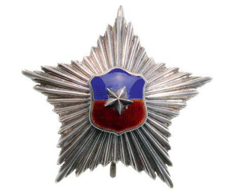 Star, 1st Class. Breast Star, 68 mm, Silver with smooth rays, superimposed parts silver, enameled, reverse with vertical tape