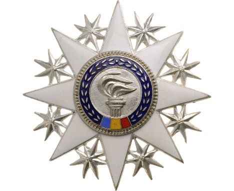 2nd Class (1966). Breast Star, 55 mm, silvered Metal, 8 rays, superimposed parts enameled, reverse with thin pin. Rare and in