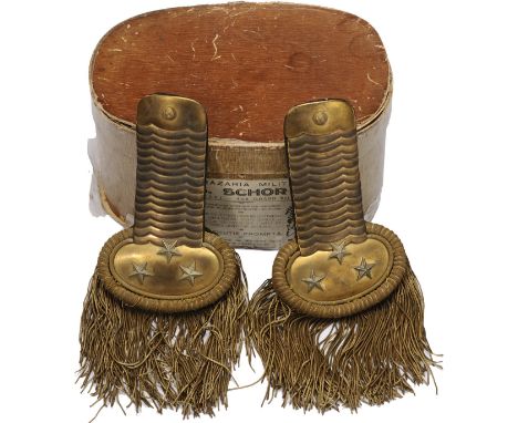Epaulets with brass scales, fringe thin brass and silver metal stars. Good condition. Romanian workshop, stamped "NANCU". I- 
