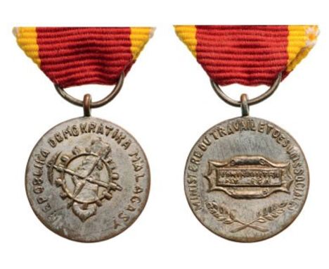 2nd Republic of Madagascar (REPOBLIKA DEMOKRATIKA MALAGASY), instituted in 1960. Breast Badge, 31 mm, silvered Metal, origina