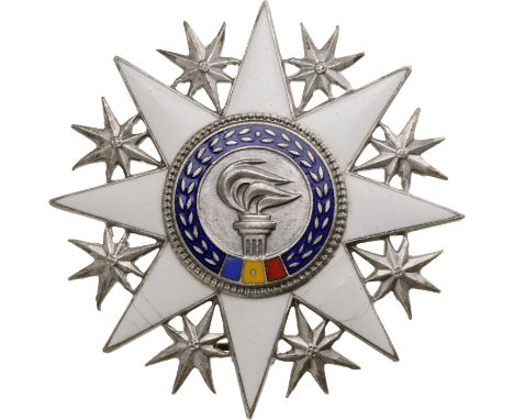 3rd Class (1966). Breast Star, 55 mm, silvered Metal, 8 rays, superimposed parts enameled, reverse with thin pin. Rare and in