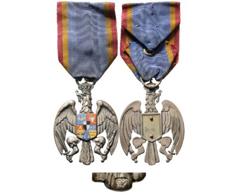 Knight`s Cross. Breast Badge, silver, centre enamelled, hallmarked crown, maker`s mark I.R., Ioseph Resch, Bucharest, origina
