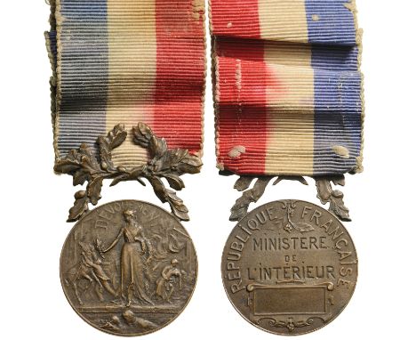 Breast Badge, 44x28 mm, original suspension ring and ribbon. I 
