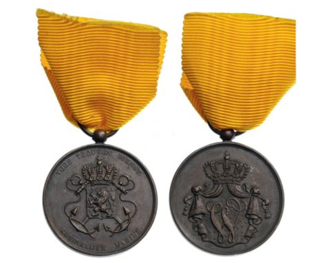 Breast Badge, 27 mm, bronze, with original suspension ring and ribbon. I