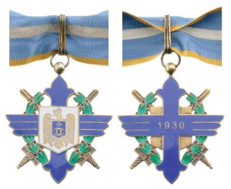 Commander`s Cross, 1st model, for military in time of war, 1938, in silver gilt, original suspension ring, loop and ribbon. T