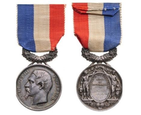 Breast Badge, silver, 27 mm, head of Napoleon III without laurel wreath facing right signed "Barre", with suspension ring and