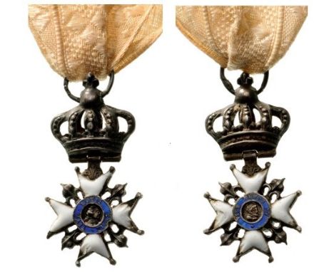 Breast Badge, silver, 15 mm, both sides enameled (small cracks), both central medallions silver enameled, original suspension