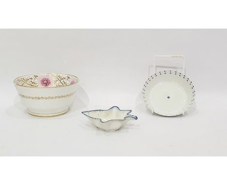 Davenport porcelain small sugar basin, London shape and painted internally with pink flowerheads and gilt scrolling leaves, 1