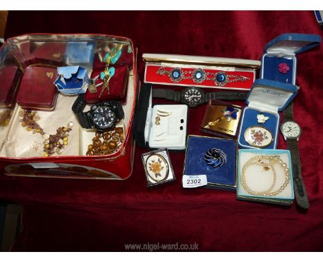 A quantity of jewellery including two Aynsley tie pins, enamel Iris tie pin, boxed stud earrings, pair of cufflinks a/f., Lum