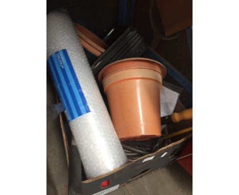 BOX OF MISC. GARDEN ITEM