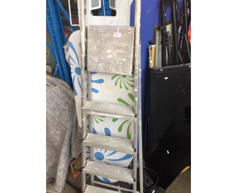 ALUMINIUM STEP LADDERS