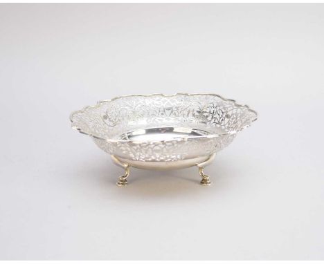 A George V silver pierced bowl, Goldsmiths and Silversmiths Co Ltd, London 1915, the bowl of shaped circular form with decora