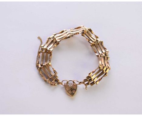 A 9ct gold four bar gate link bracelet, with heart shaped padlock clasp, weight approx 8.5g