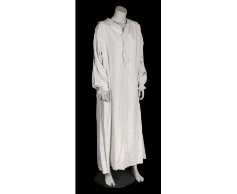 * Clothing. A woman's linen nightdress, 18th century, hand-stitched fine white linen, wide gathered sleeves with narrow cuff,