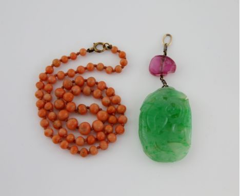 Carved jade and pink tourmaline pendant, length, 7 cm and a coral bead necklace with gold bolt ring, 45 cm  .   Coral Gross w