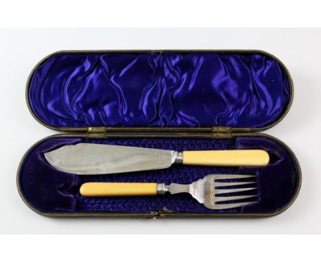 Cased pair of fish servers, London 1900 with ivory handlesPLEASE NOTE: THIS ITEM CONTAINS OR IS MADE OF IVORY. Buyers must be