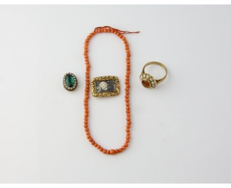 Mixed group of items, Victorian mourning brooch, set with photograph and floral border, in yellow metal testing as 15 ct, mea