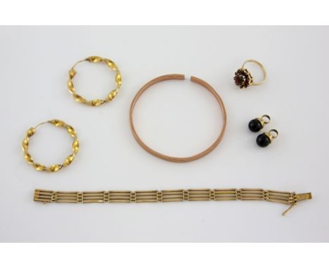 A mixed group of gold items, gate bracelet, measuring approximately 18.5cm, in yellow metal stamped 9 ct, with a vintage garn