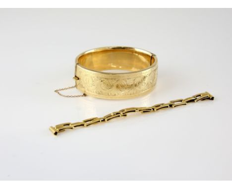Expanding watch strap, in yellow metal stamped 18 ct, measuring approximately 13 x 0.9cm  and engraved oval hinged bangle in 