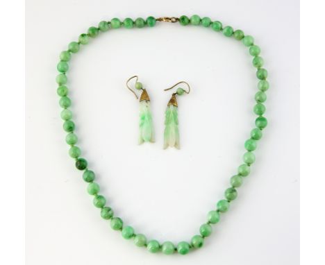 Jade necklace, beads measuring 9mm in diameter, strung with knots, measuring approximately 55cm in length, with bolt ring cla