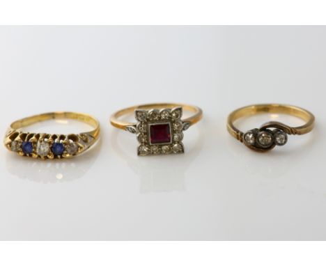 Edwardian sapphire and old cut diamond ring, in 18 ct hallmarked Birmingham 1902, size P with three old cut diamond twist rin