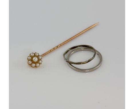  A mixed group of jewellery, white metal band stamped platinum, size N, with a pearl cluster stick pin, in yellow metal head 