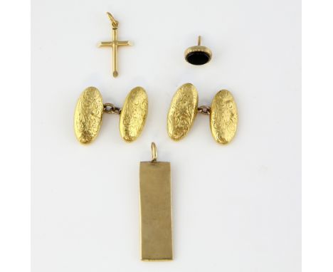 Victorian oval cufflinks, with engraved floral motif, each oval measuring approximately 2.1 x 1cm, connected by chain links, 