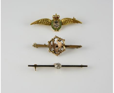 Old cut diamond bar brooch, estimated diamond weight 0.30 carat, mounted yellow and white metal stamped 14ct and platinum, wi
