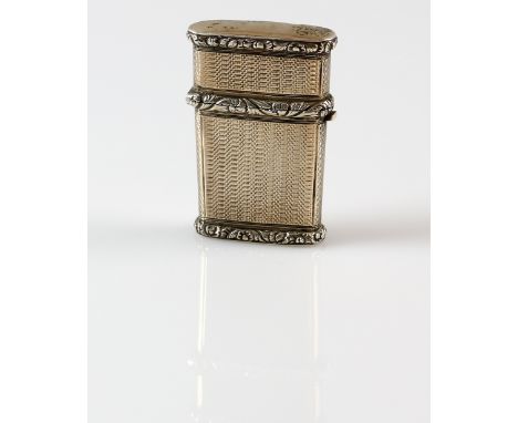 George IV silver necessaire, with engine turned decoration and engraved cartouche, by IT, Birmingham 1827, 6 cm high, 41 gr..