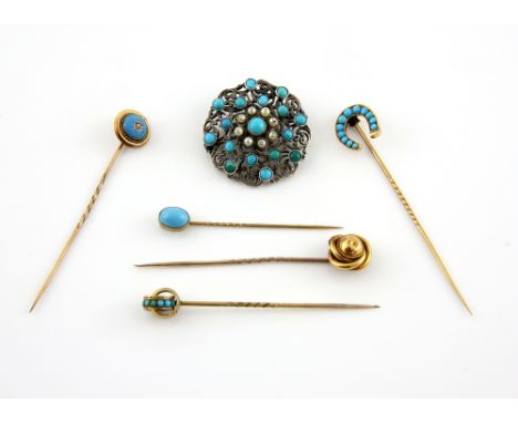 Turquoise set jewellery including an openwork brooch with pearls,in white metal with stamped marks, a horse shoe stick pin, a
