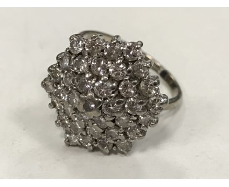 An 18ct gold diamond cluster ring, approximately 2.2 carat, 9.2g