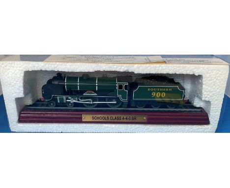Model, Schools Class 4-4-0 SR collectable model Locomotive In Green. Eton, Southern 900. set on a wooden stand with gold plaq