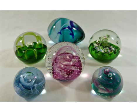 A collection of 45 paperweights including a limited edition Caithness Glass paperweight by Peter Holmes, numbered 98/500, 6cm