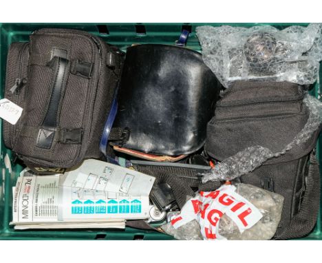 Minolta and other makers. A collection of 35mm SLR camera bodies etc (a lot):