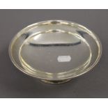A silver low tazza. 17 cm diameter. 8.8 troy ounces.
