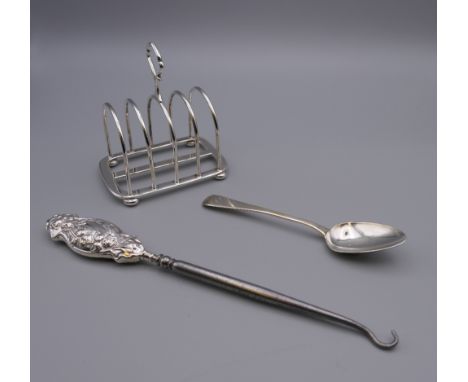 An Asprey silver toast rack , a silver handled button hook and a silver teaspoon. The former 9 cm long. 4 troy ounces of weig