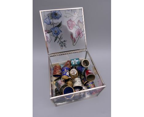 A quantity of various chinoiserie, enamel and abalone thimbles