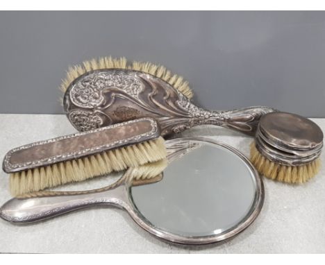 Edward VII to George V set of 3 brushes (including compact mirror brush) and a mirror, various makers, dated 1907 - 1927, tot