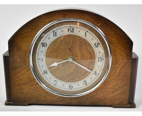 A Mid 20th Century Oak Cased Mantle Clock with Silvered Chapter Ring, 27cm wide 