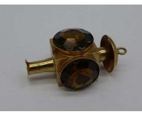 A 9ct gold carriage lamp charm, 3.7g