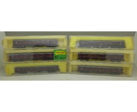 Six Minitrix model railway coaches