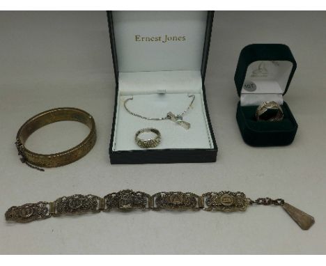 Silver jewellery including a bangle, a/f, two rings, pendant and chain and a white metal bracelet