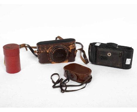 A Leica camera, marked Ernst Leitz, Wetzlar, D.R.P, No 110624, in a leather outer case, together with a light meter of Sangam