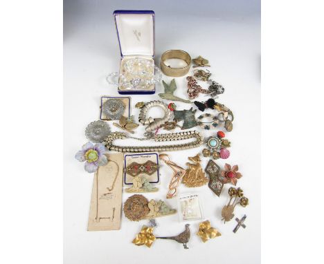 A quantity of vintage costume jewellery including an Exquisite necklace, Austrian crystal ear drops, brooches and clips etc