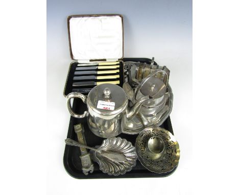A quantity of electroplate including a teapot, toast rack and tray etc
