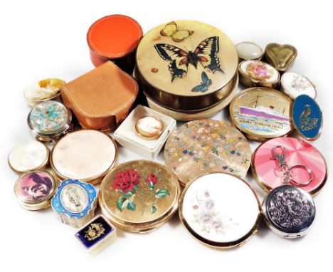 A quantity of trinket boxes and compacts, to include continental design top trinket box, cuff link boxes, etc.  (a quantity)