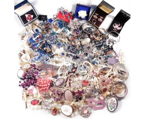 A quantity of modern vintage costume jewellery, to include faux pearl necklaces, bracelets, stone set brooches, floral posy b