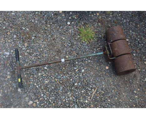 A garden push / pull roller