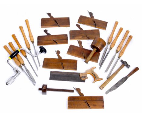A COLLECTION OF WOOD WORKING AND OTHER TOOLS 