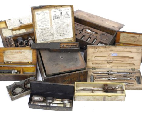 A COLLECTION OF ENGINEERING TOOLS to include a dividing head and a R.G.Finishing hone